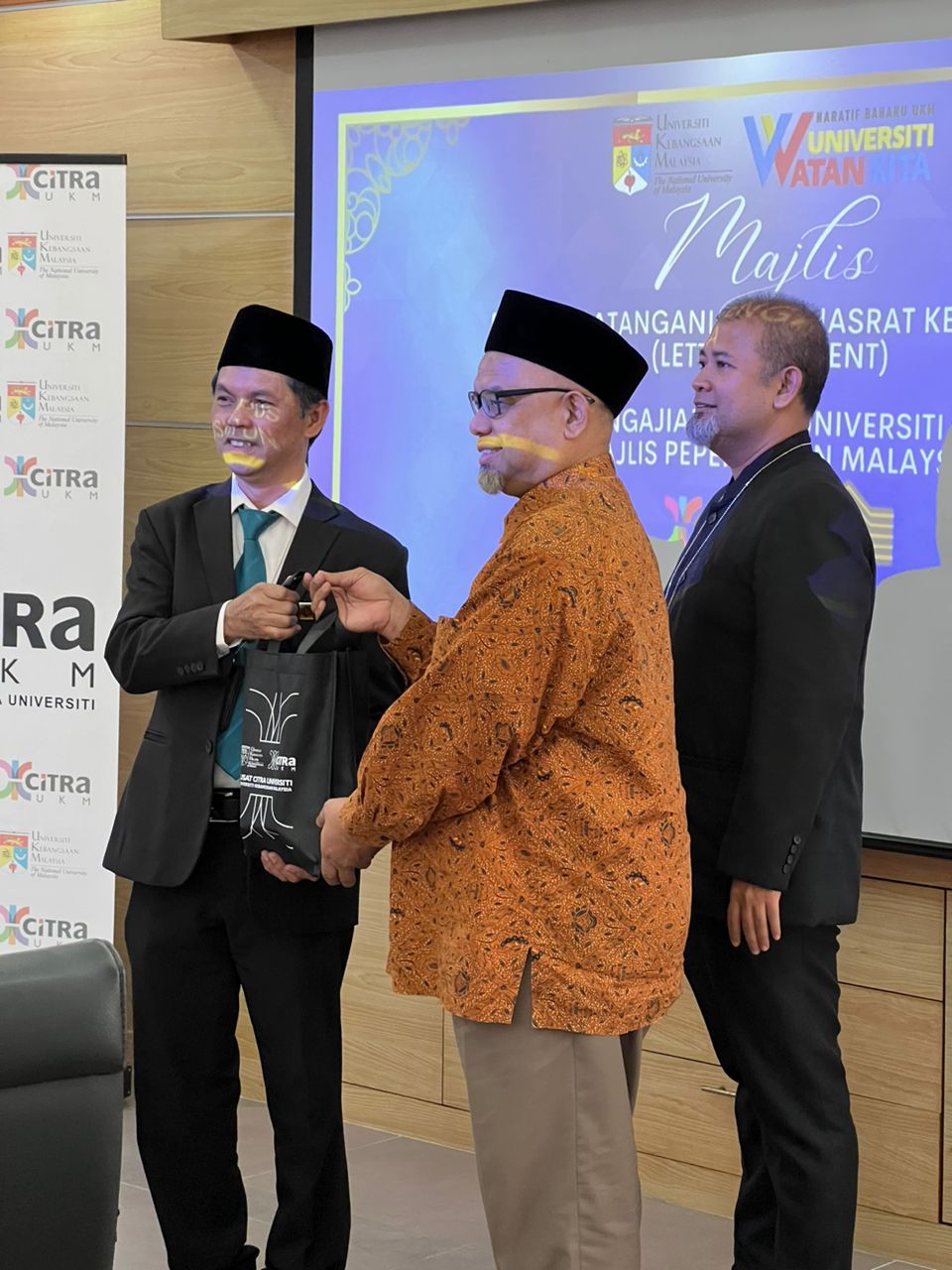 Letter of Intent (LoI) Signing Ceremony between CITRA-UKM – MPM | Pusat ...