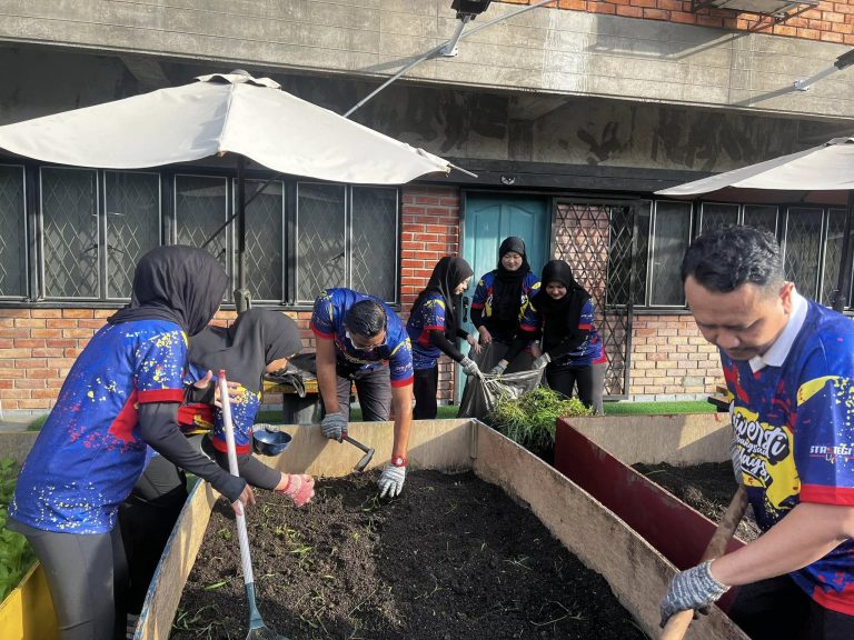 Gotong Royong Pusat Strategi