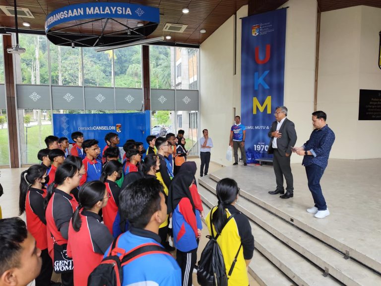 Pusat Strategi UKM menerima lawatan dari SMK Shahbandar Raub, Pahang